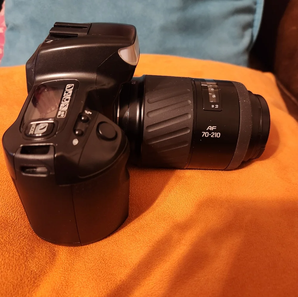 Minolta MAXXUM 300SI WITH TWO LENS